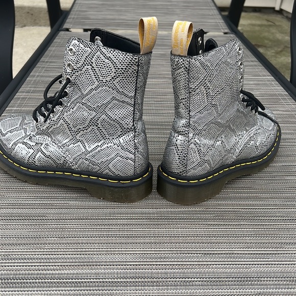 NWOB Dr Martens V Pascal Vegan Metallic Embossed Snake Print Boots Size 5-6 36EU - Picture 4 of 11